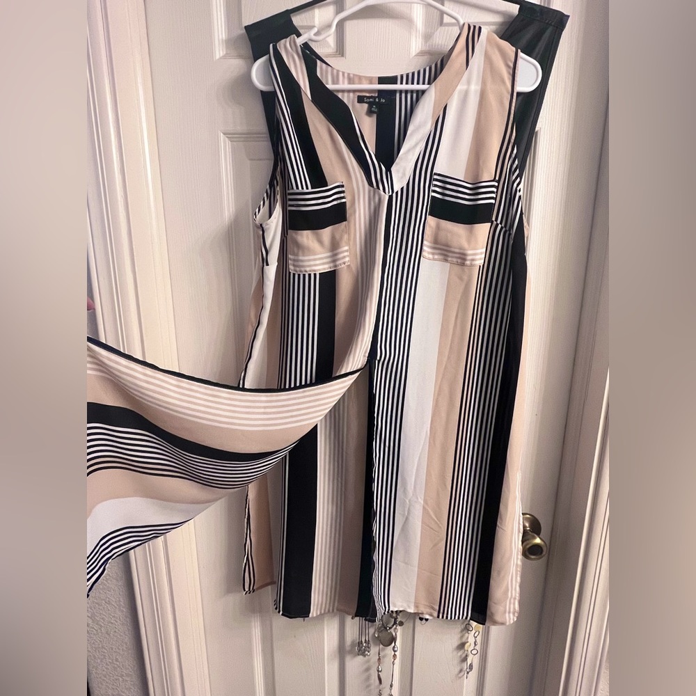 sleeve-less blouse